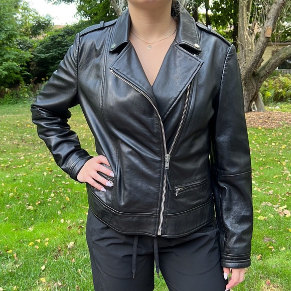 Lord & Taylor, ladies leather moto jacket, size large. - Picture 5 of 9